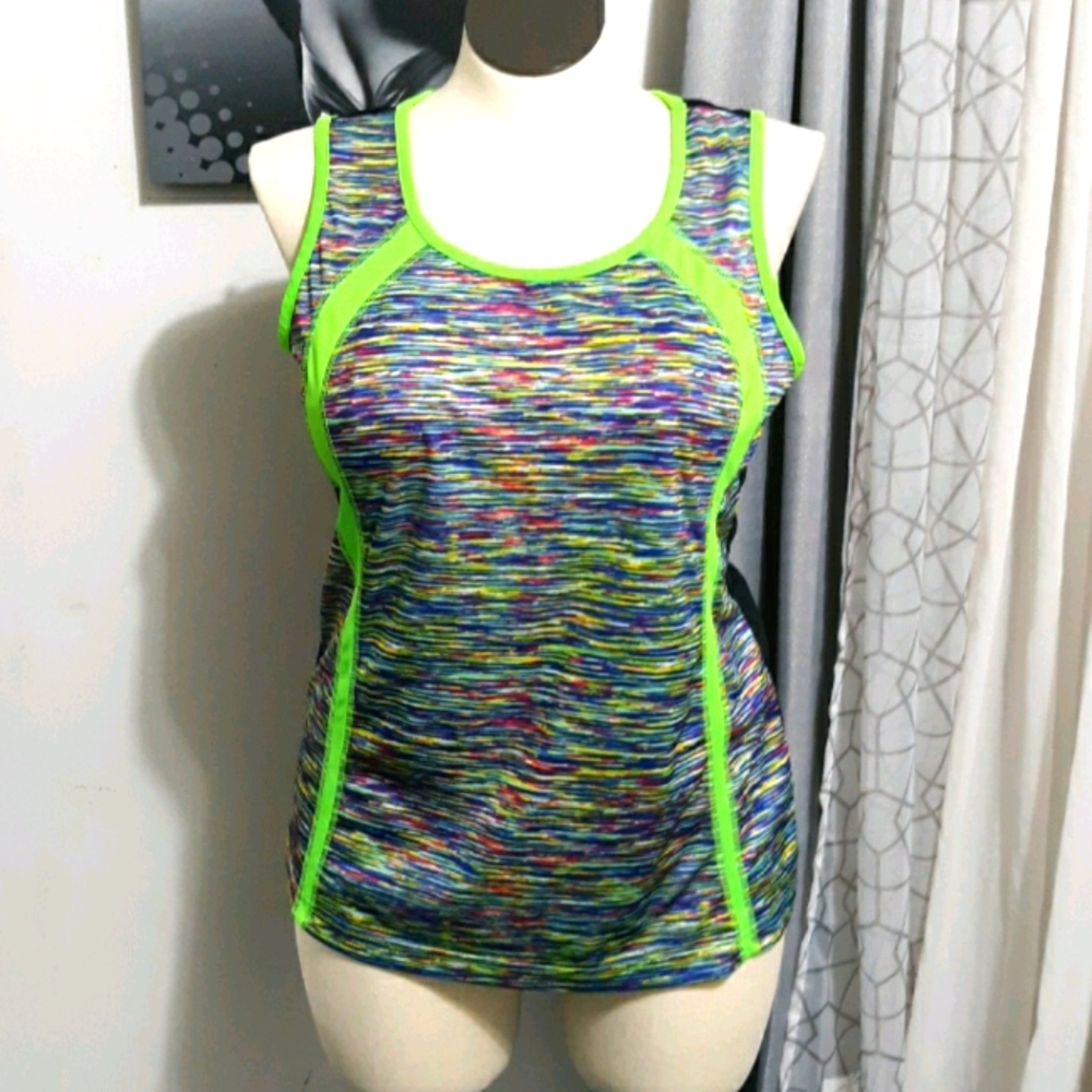 Activewear top size xl